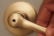 آموزش باز کردن قفل درب اتاق خواب قفل شده